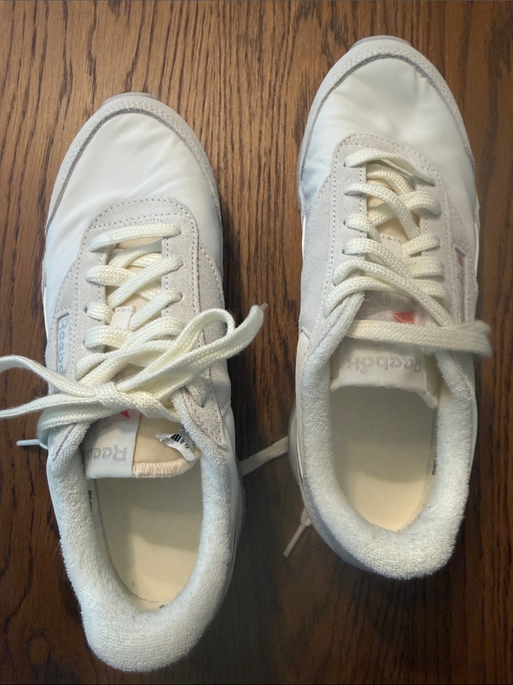 Reebok RZ sneaker white and Light Gray Lace-Up Sneakers. Like new